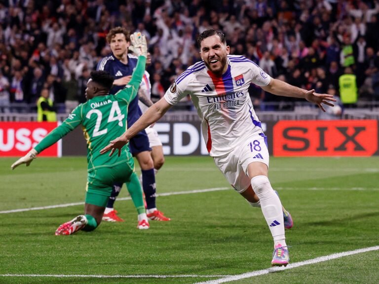 Man Utd gelijkspel door laat doelpunt van Lyon in Europa League; Tottenham speelt gelijk, Chelsea wint