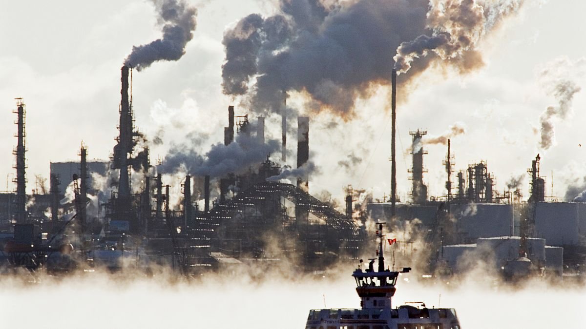 Olieprijzen dalen naar laagste punt in vier jaar door handelsconflict tussen de VS en China
