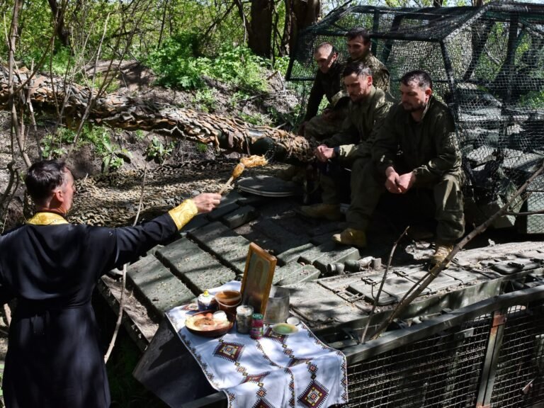 Oorlog in Oekraïne: Beschuldigingen van schendingen tijdens 'Paastruce' in Rusland