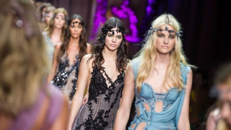 Prada Groep verwerft modehuis Versace van Amerikaanse eigenaar in deal van €1,25 miljard