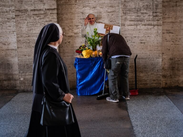 Rome Bereidt Zich Voor op Afscheid van Paus Franciscus
