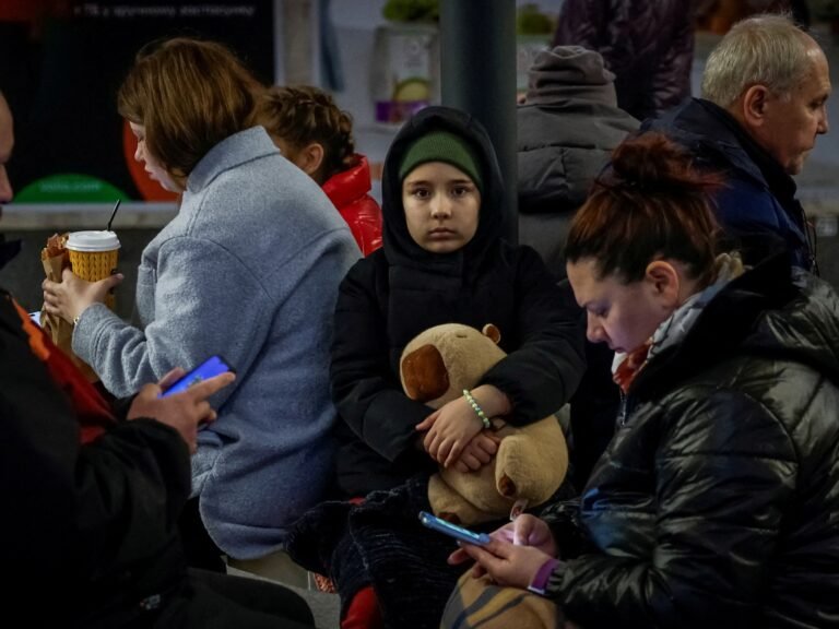 Rusland bombardeert Kyiv na raketaanvallen in het zuiden van Oekraïne