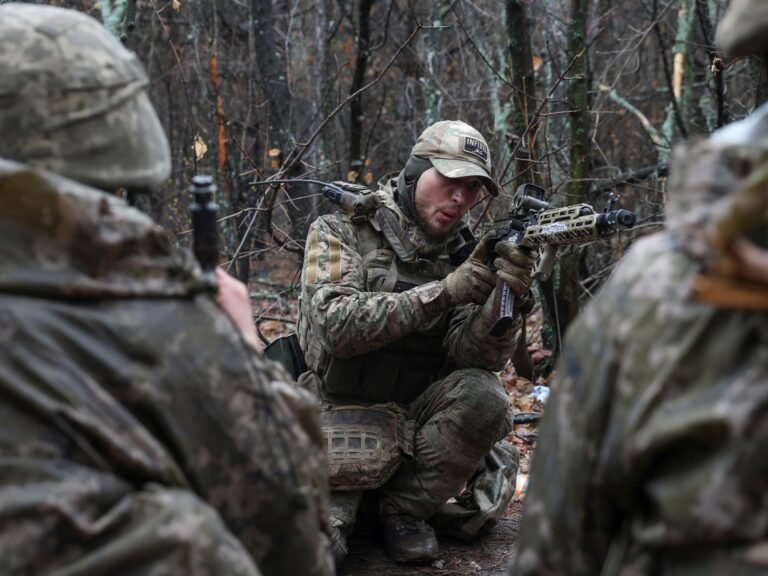 Rusland vertraagt wapenstilstandsgesprekken terwijl aanvallen op Oekraïne toenemen