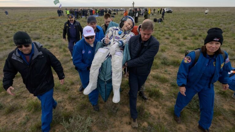 Soyuz MS-26 Ruimteschip Brengt Amerikaanse en Russische Crew Terug naar de Aarde
