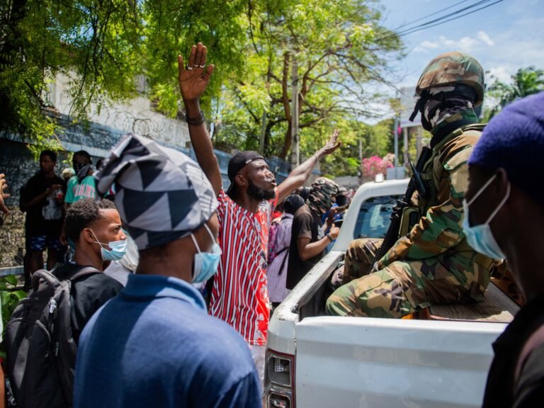 Tienduizenden Haïtiaanse burgers protesteren tegen toenemende bendegeweld