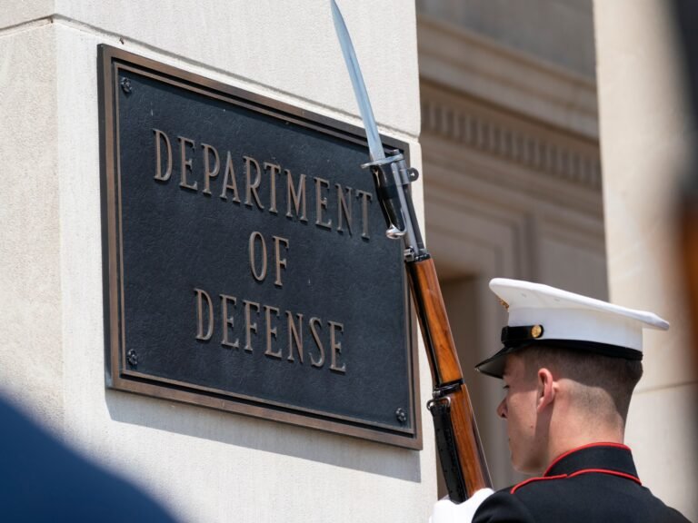 VS Biedt Saoedi-Arabië $100 Miljard Wapenovereenkomst aan Tijdens Geplande Bezoek van Trump