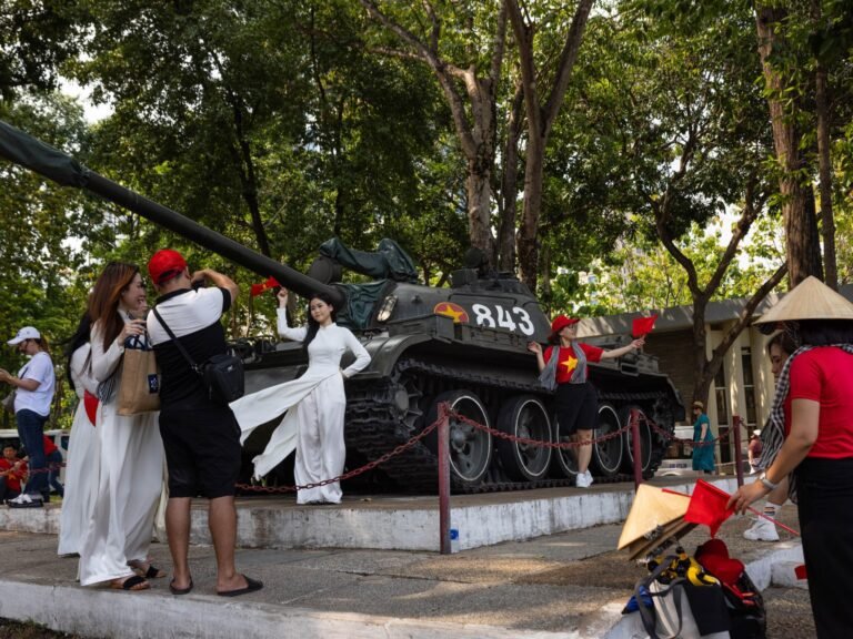 Val van Saigon: Kinderen van Vietnamese oorlogsvluchtelingen verzoenen zich met een pijnlijke geschiedenis