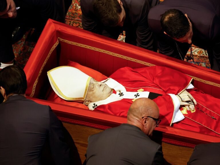 Wat we weten over de begrafenis van Paus Franciscus