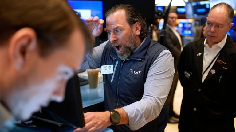 Wereldwijde verkoopdruk neemt toe en Dow Jones daalt terwijl China terugschiet naar de VS