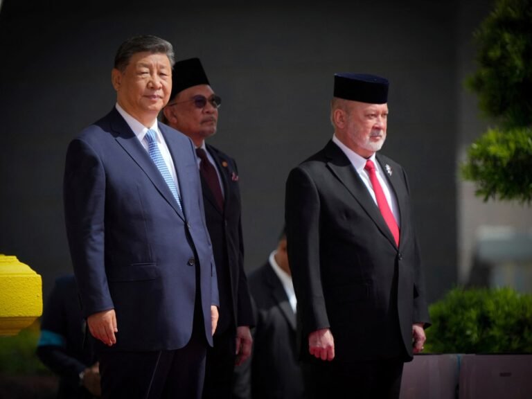 Xi Jinping van China verwelkomt 'nieuwe gouden era' met Maleisië tijdens handelsreis