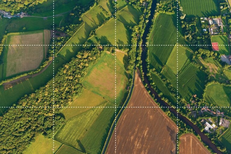AI Optimaliseert Beleidsvoering voor Grondgebruik en Ontdekt Verborgen Sleutels voor Betere Grondbenutting