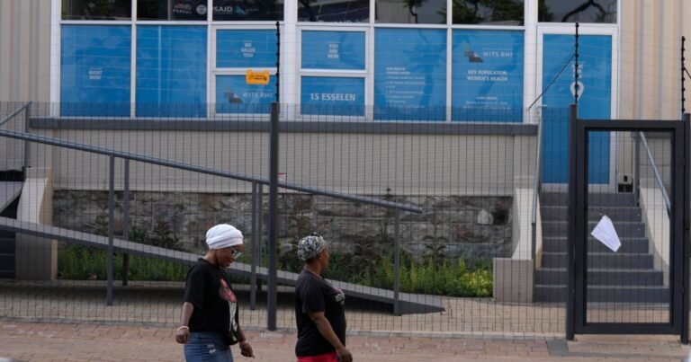Afrikaanse onderzoekers kunnen HIV stoppen, maar Amerikaanse bezuinigingen staan in de weg