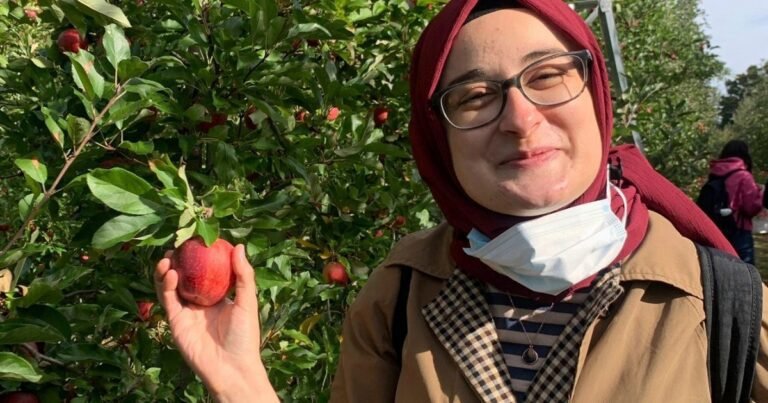 Amerikaanse rechtbank bepaalt dat studentenactiviste Rumeysa Ozturk naar Vermont moet worden gestuurd