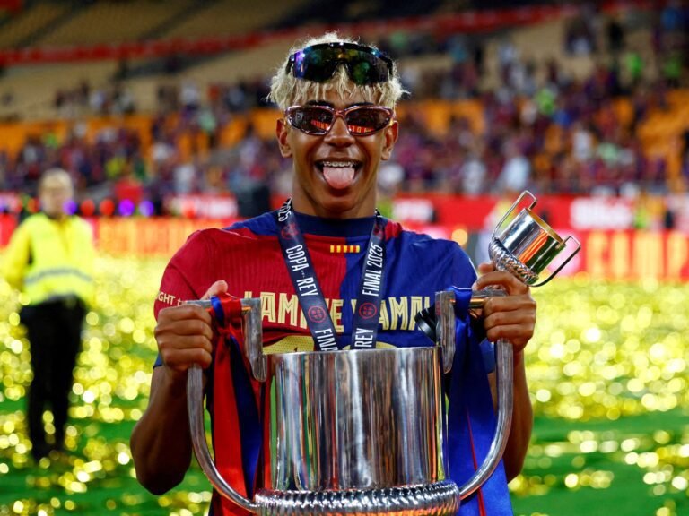Barcelona's Lamine Yamal tekent nieuw contract van zes jaar