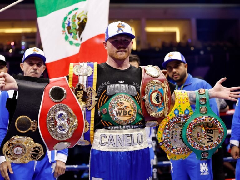 Canelo Alvarez Verslaat Scull en Herwint Ongedeelde Super Middengewicht Titel