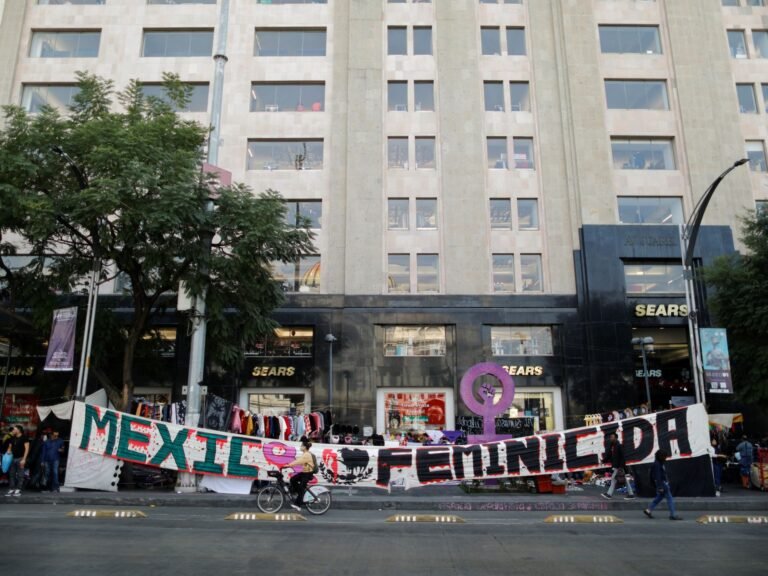 De Take: Moord tijdens livestream op TikTok - De femicidencrisis in Mexico
