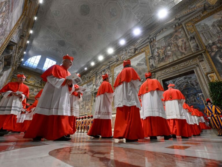 Eten, slapen, stemmen: Binnen de Vaticaanse conclave voor de keuze van de volgende paus