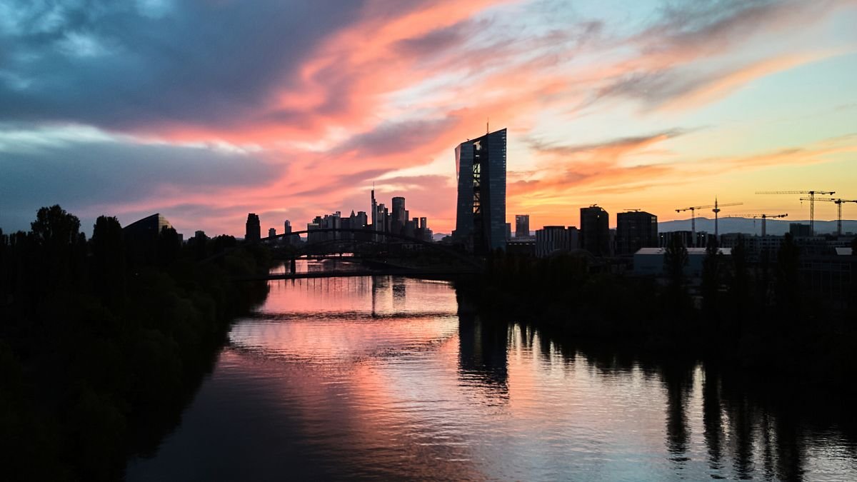 Eurozone groeit met 0,3% aan het begin van het jaar, industriële productie stijgt sterk