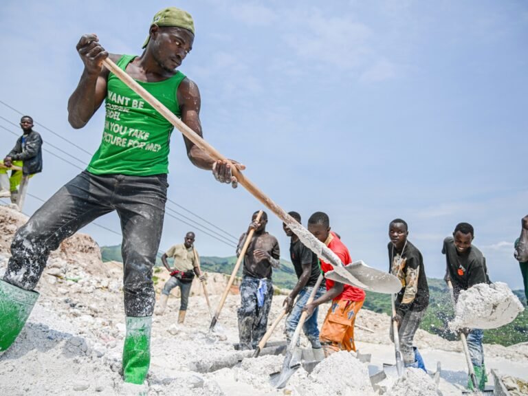 Foto's: Coltanmijnwerkers in de DR Congo worstelen om de technologie van de wereld te voeden