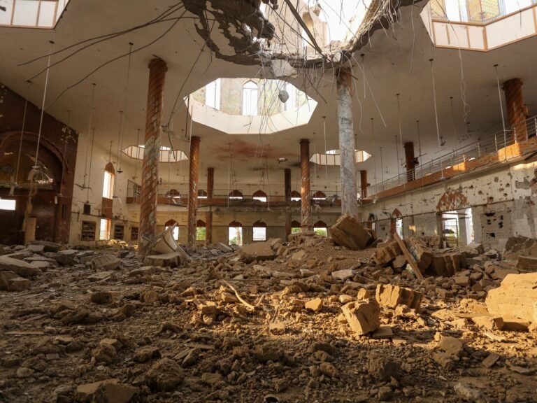 Foto's: Escalatie van geweld in Kasjmir, tientallen doden door India-Pakistan conflict
