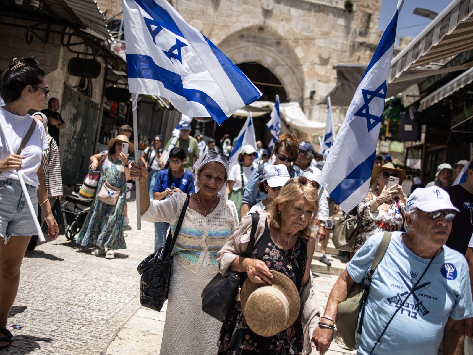 Foto's: Provocerende mars in Jeruzalem door rechts-populistische Israëli's verhoogt spanningen