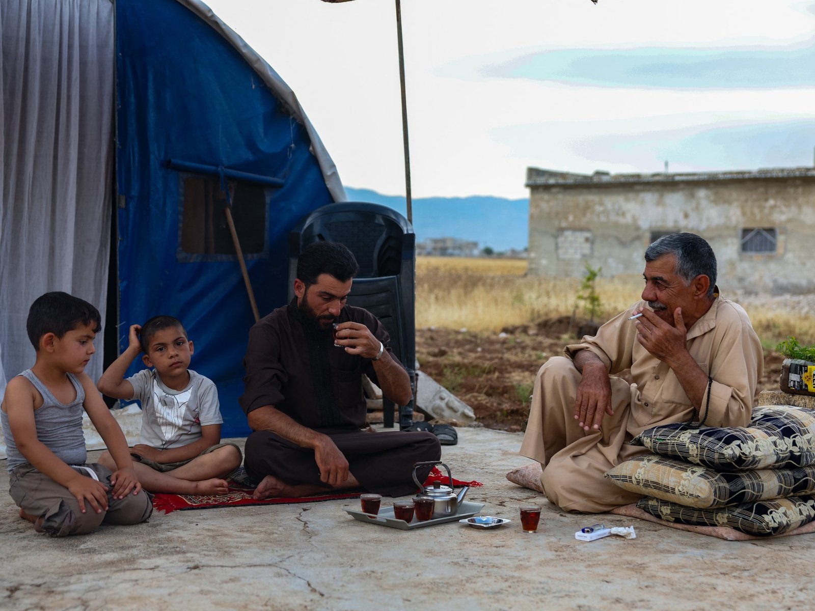 Foto's: Syriërs Terugkeer naar Dorpelingen Verwoest door Oorlog