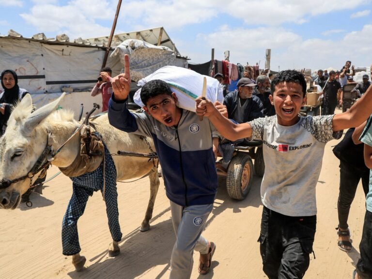 Geen hulp, maar vernedering: Een wanhopige zoektocht naar voedsel in Gaza