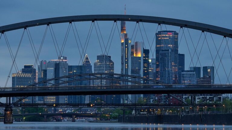 Herstel van de Eurozone stokt door afname van de diensten, ondanks stijging in de productie