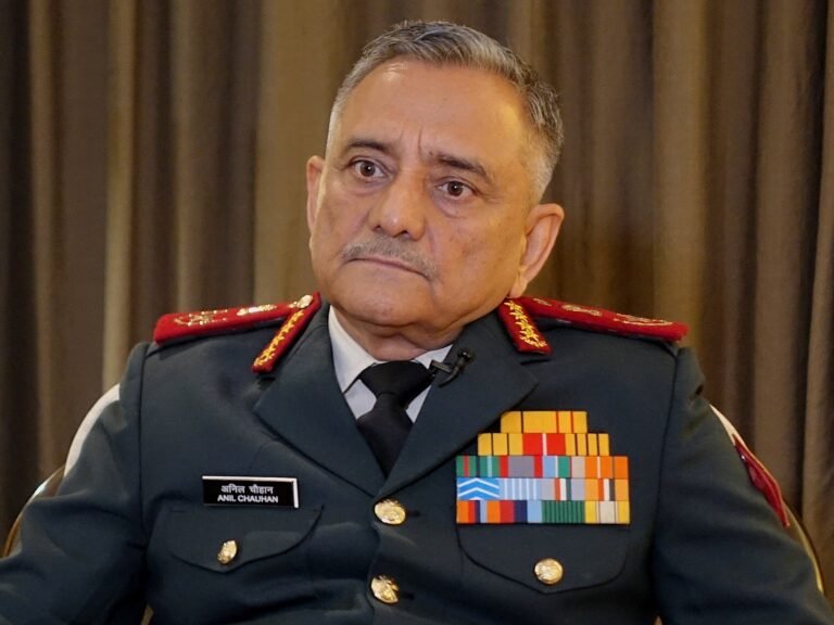 Indiaanse topgeneraal erkent luchtondersteuningsverliezen in recente conflicten met Pakistan