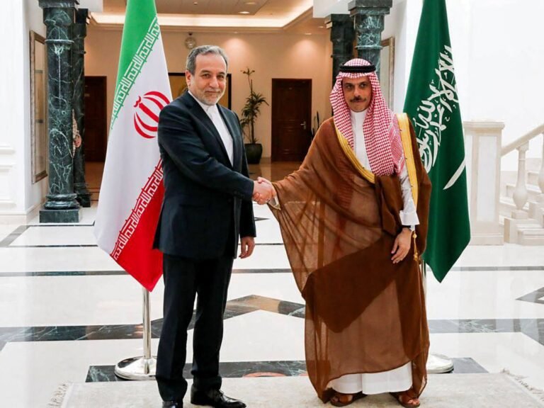 Iraanse minister van Buitenlandse Zaken bezoekt Saoedi-Arabië en Qatar voor nucleaire gesprekken met de VS in Oman