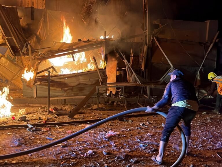 Israëlische aanvallen eisen ten minste 31 levens terwijl de blokkade van Gaza honger versnelt