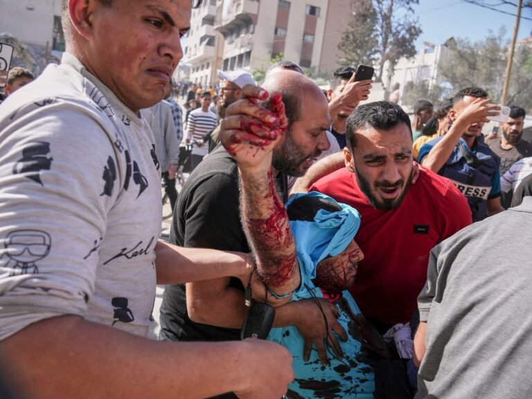 Kinderen onder de slachtoffers van Israëlische aanvallen op Gaza te midden van hulpblokkade