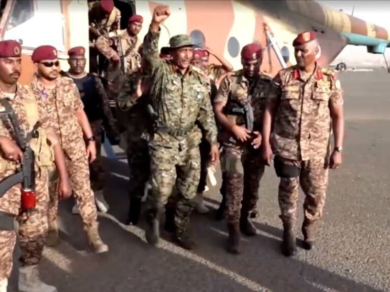 Leider van het Sudanese leger, al-Burhan, benoemt voormalig VN-functionaris tot premier