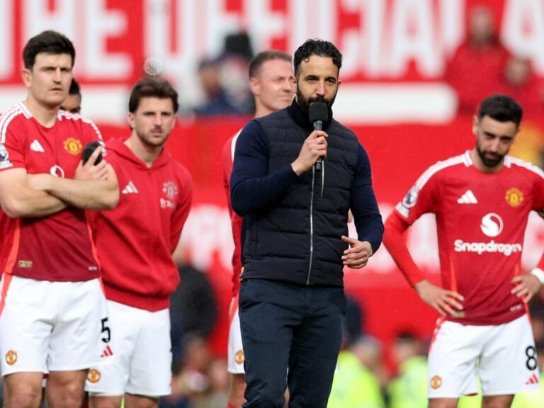 Manchester United eindigt seizoen op de 15e plaats na omstreden overwinning op Aston Villa