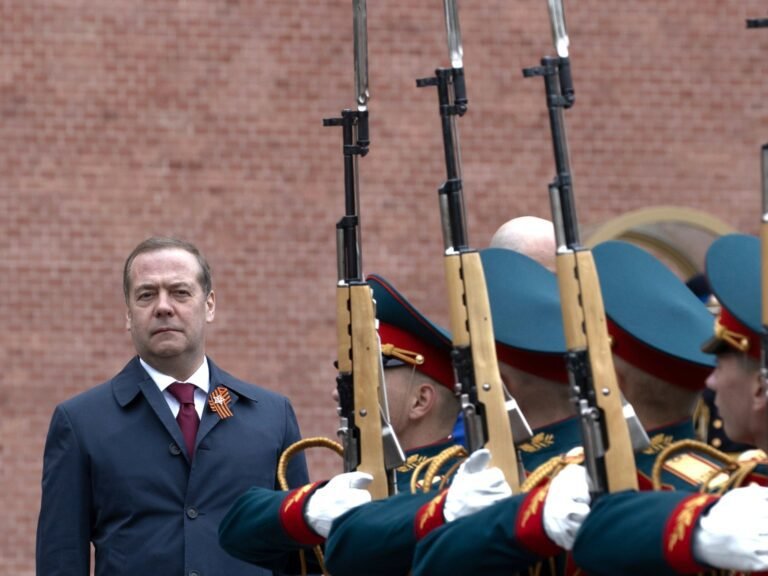 Medvedev bekritiseert Trump om social media-post over Poetin