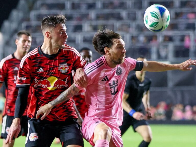 Messi scoort terwijl Miami terugvecht met overweldigende 4-1 overwinning op Red Bulls