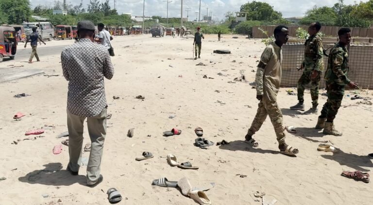 Minstens 10 doden bij zelfmoordaanval in Mogadishu, Somaliƫ