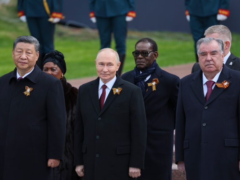 Moskou en Kyiv wisselen beschuldigingen uit tijdens de Viering van de Overwinning