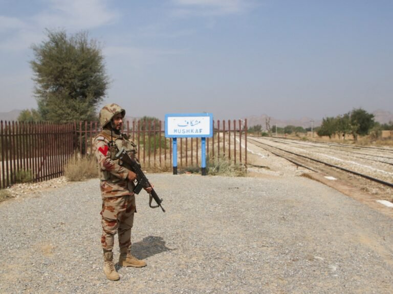 Pakistan wijst India aan na dodelijke explosie in Balochistan waarbij zeven soldaten omkwamen
