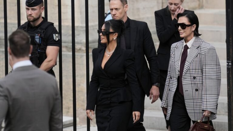 Parijse rechtbank veroordeelt acht verdachten voor gewapende overval op Kim Kardashian in 2016