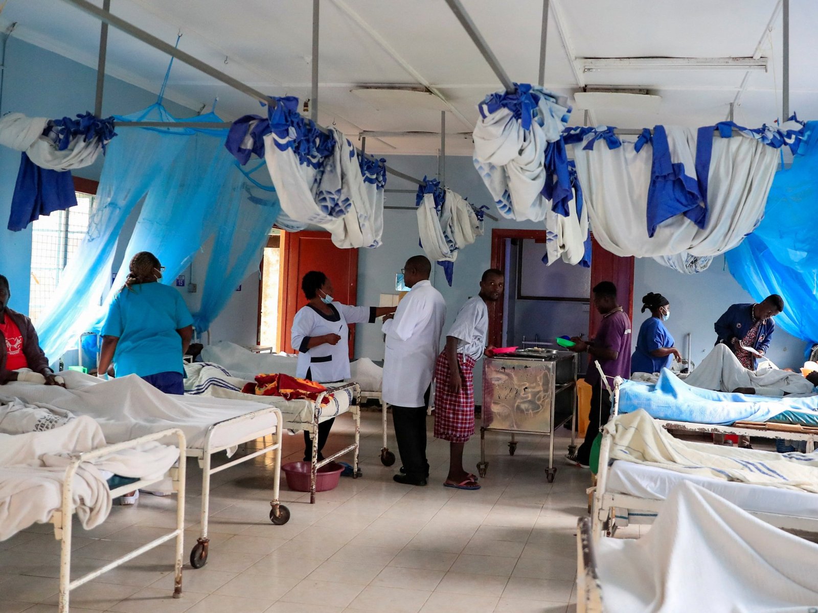 Publieke werknemers in Afrika ervaren in vijf jaar tijd tot 50% daling van hun loon: Onderzoek