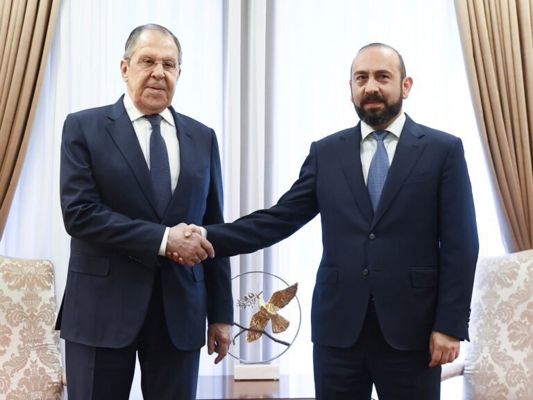 Rusland wijst Oekraïne en Europa aan voor vertraging van wapenleveringen aan bondgenoot Armenië