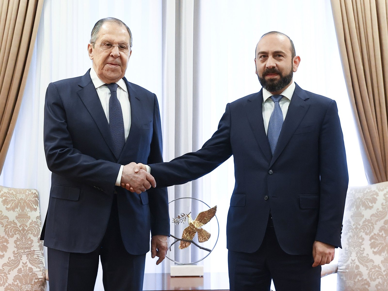 Rusland wijst Oekraïne en Europa aan voor vertraging van wapenleveringen aan bondgenoot Armenië