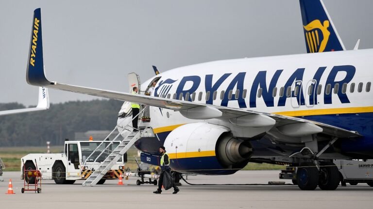 Ryanair ondervindt turbulentie: Vliegtarieven dalen terwijl kosten stijgen