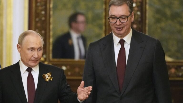 Servië onderzoekt wapenleveringen aan Oekraïne na Russische beschuldigingen van ‘een dolkstoot in de rug’