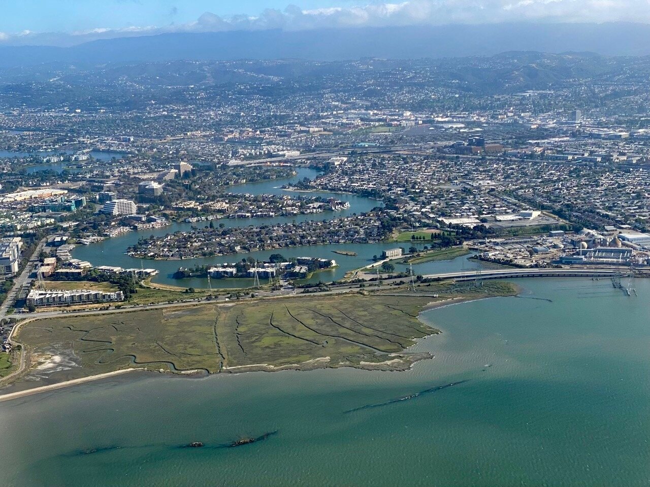 Stormbestendig: Onderzoekers modelleren nieuwe kustverdediging met horizontale dijken