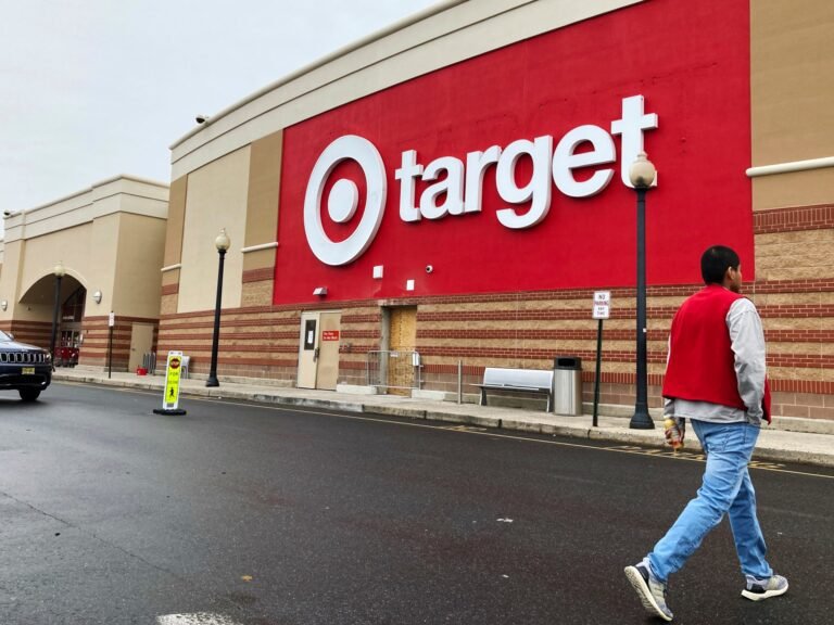 Target verlaagt jaarlijkse prognose door invoerrechten en boycots die de verkoop beïnvloeden