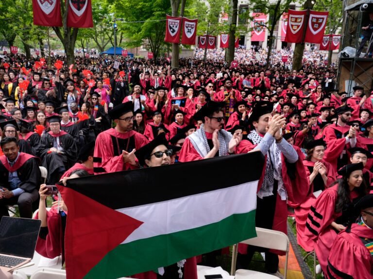 Trump-administratie beƫindigt laatste Amerikaanse federale contracten met Harvard