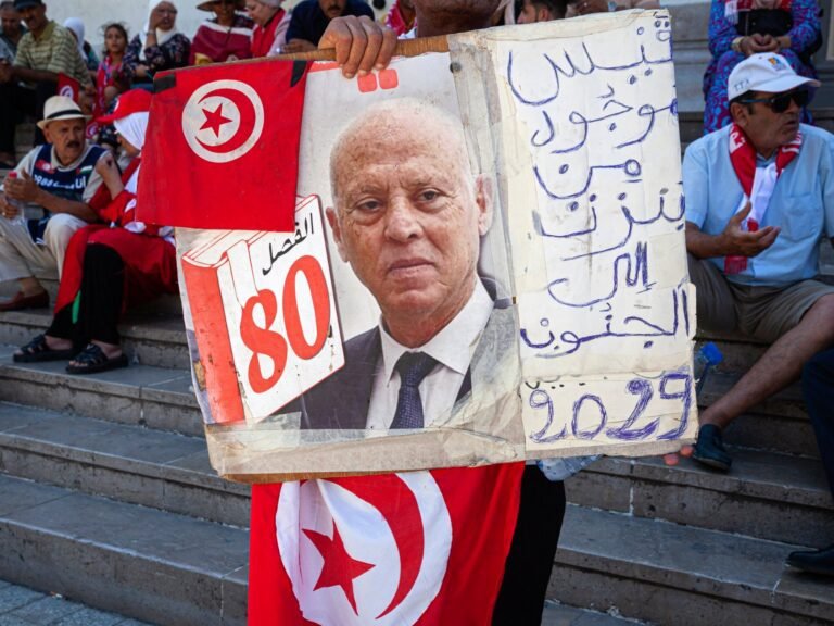 Tunisië: Tegenstanders en supporters van leider Saied organiseren concurrerende demonstraties