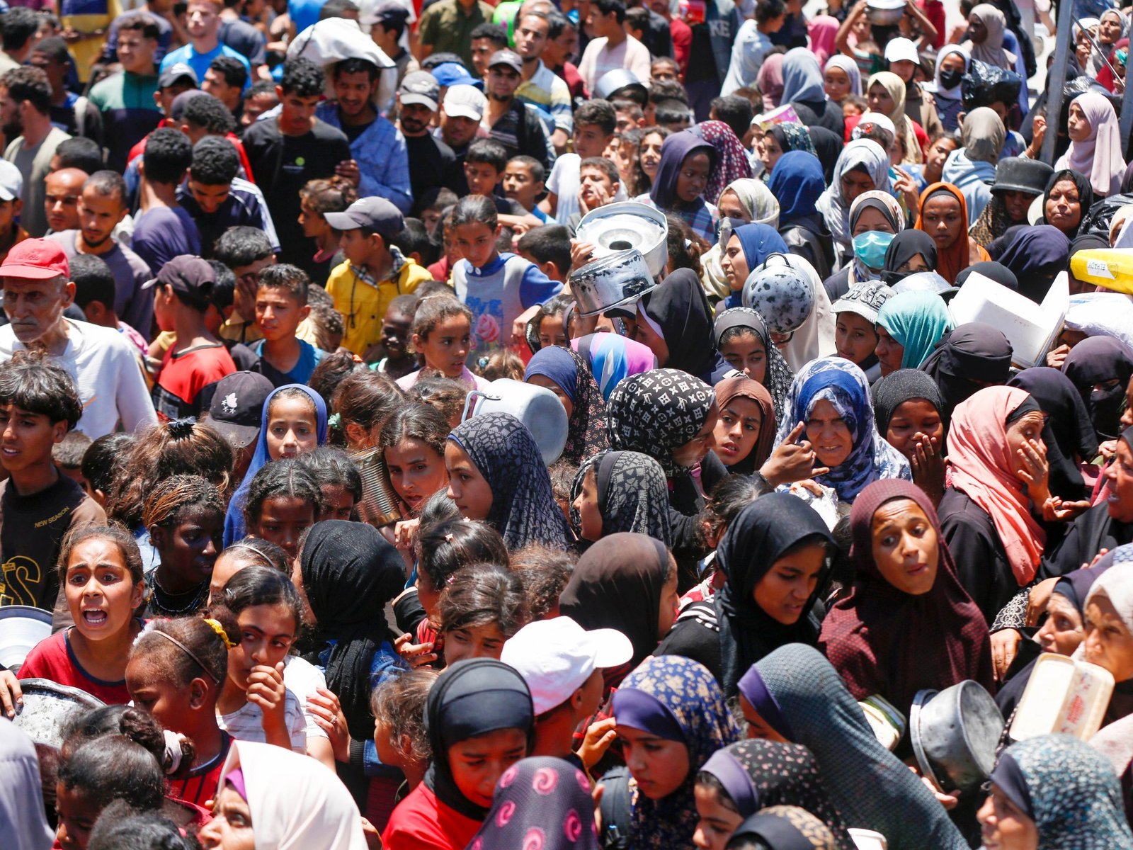 VN waarschuwt voor hongersnood in Gaza; Israël schiet op en verwondt hulpzoekers